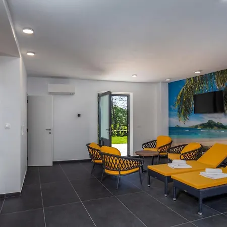 In Istria With Heated Pool And 3 Bedrooms Villa *