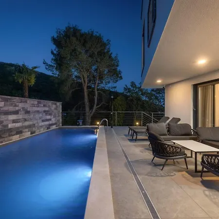 In Istria With Heated Pool And 3 Bedrooms Mošćenička Draga