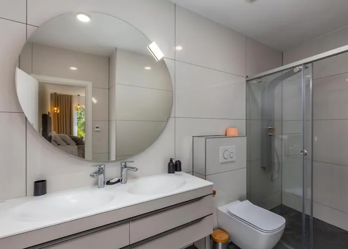 Villa In Istria With Heated Pool And 3 Bedrooms Mošćenička Draga