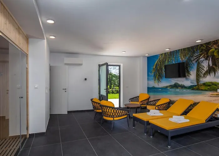 In Istria With Heated Pool And 3 Bedrooms Villa *