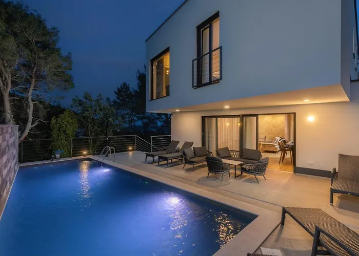 Villa In Istria With Heated Pool And 3 Bedrooms *